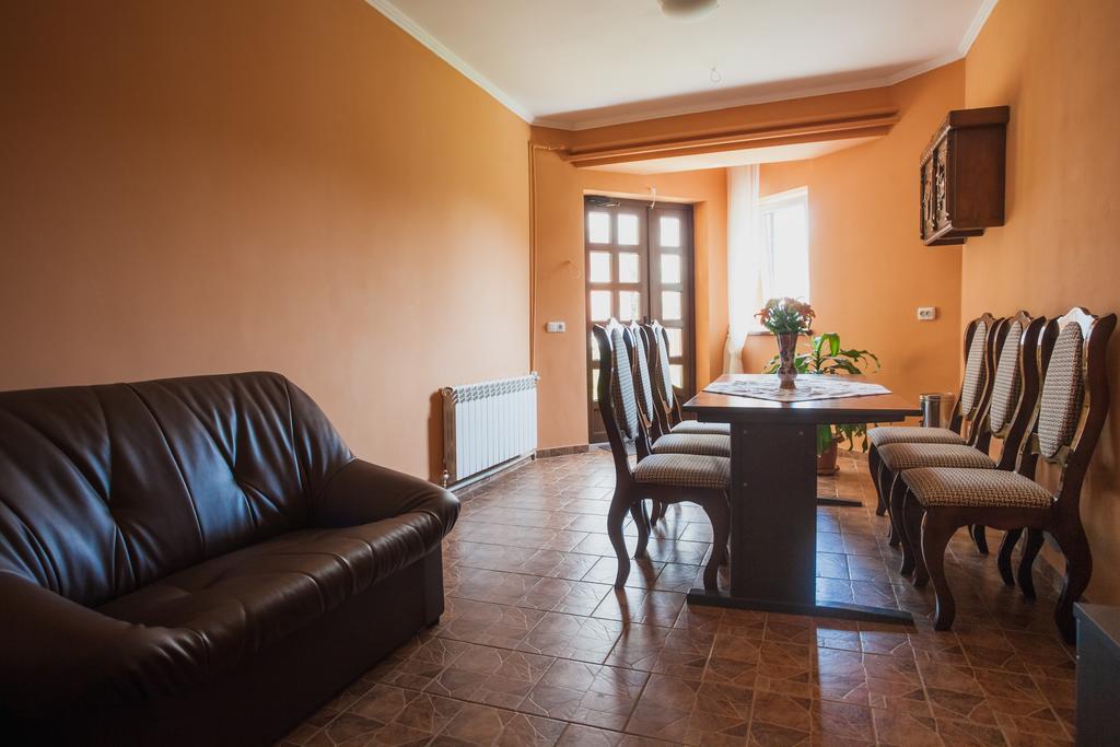 Saxony Dim Apartment แชร์นิฟซี ภายนอก รูปภาพ