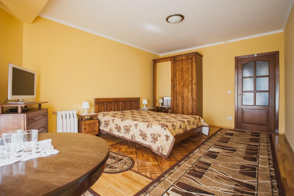 Saxony Dim Apartment แชร์นิฟซี ภายนอก รูปภาพ
